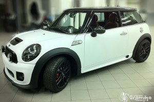 MINI_COOPER_WORKS_WHITE_MAT