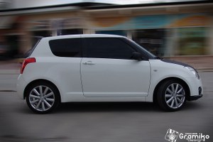 suzuki_suift_white